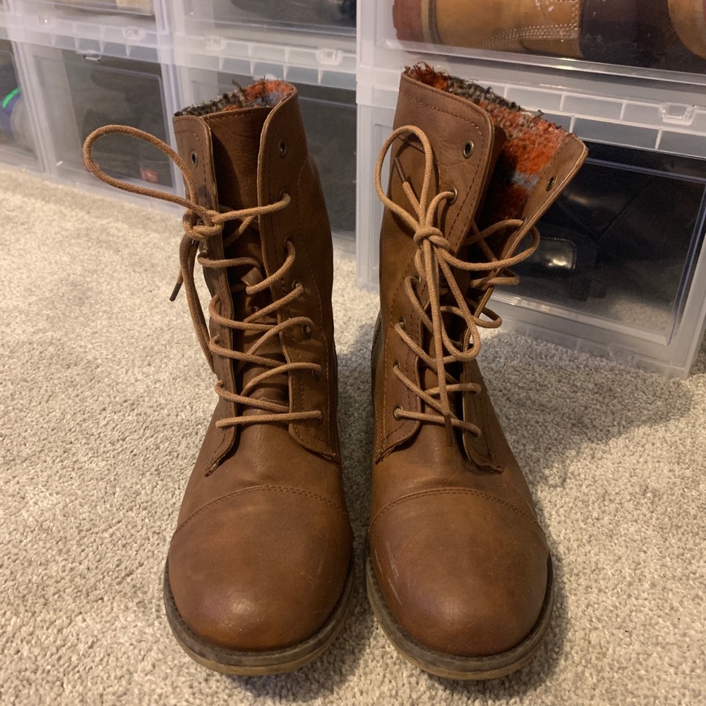Size 9 combat boots